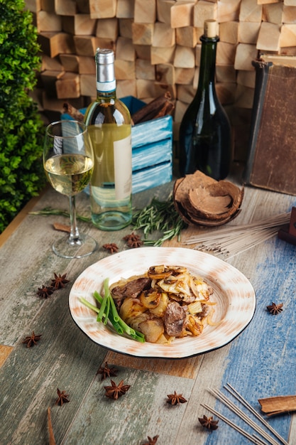 Pommes de terre rôties aux champignons et boeuf