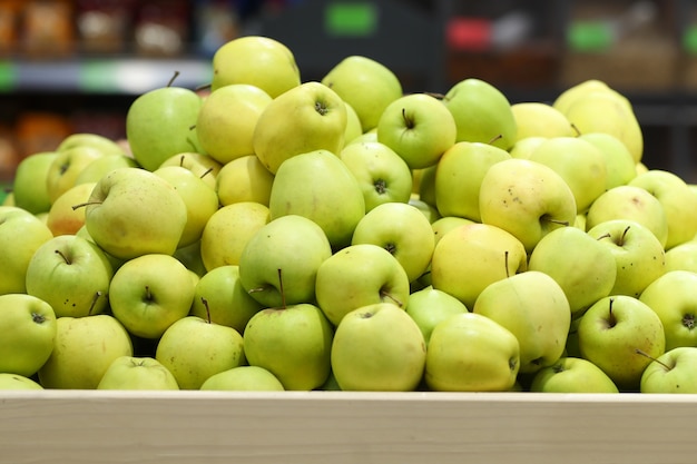 Pommes vertes au supermarché