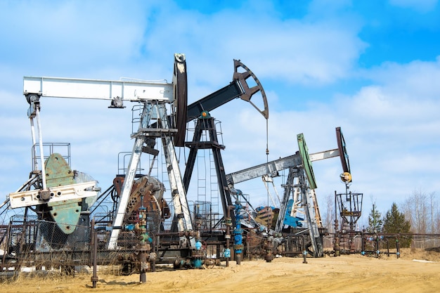 La pompe à huile. Extraction de pétrole en Sibérie occidentale, Russie.