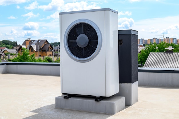 Pompes à chaleur pour systèmes solaires sur le toit de la maison