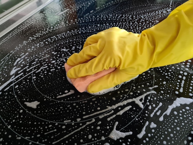 Éponge à gant jaune pour lave-poêle et lave-poêle