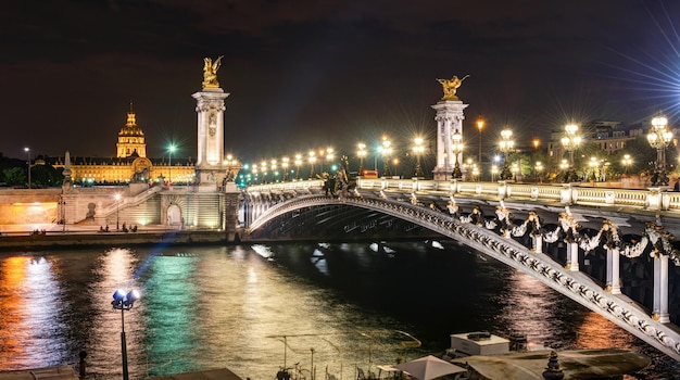 Pont Alexandre III la nuit à Paris