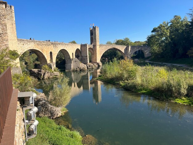 Photo pont en arc à besalu