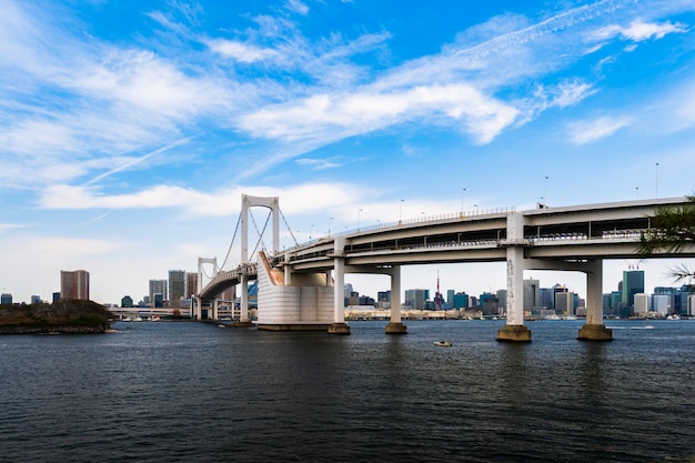 Pont Arc-en-ciel à Tokyo, Japon