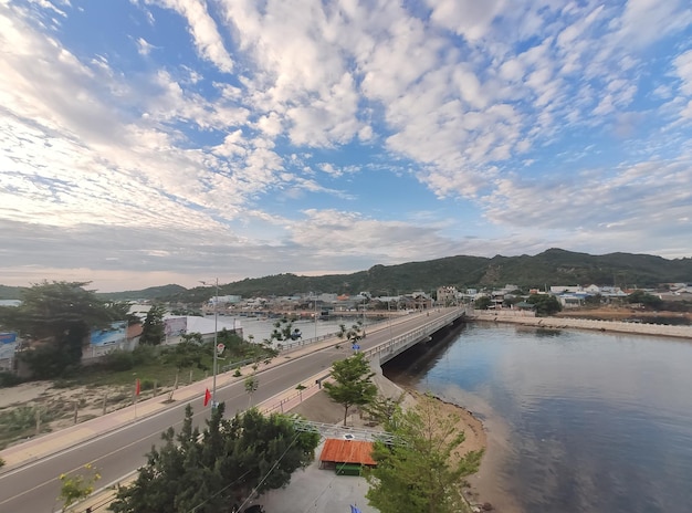 Pont sur la baie de Vinh Hy