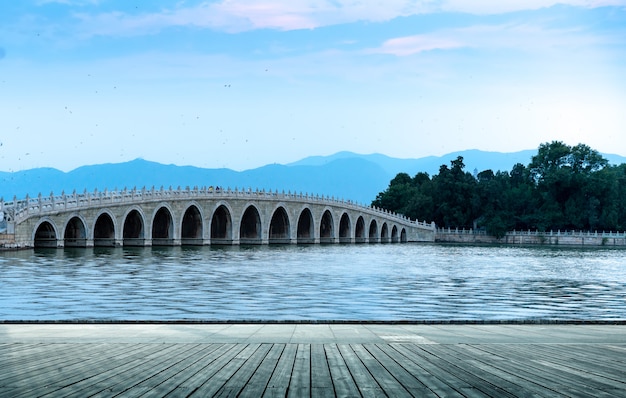 Pont de Beijing dix-sept trous