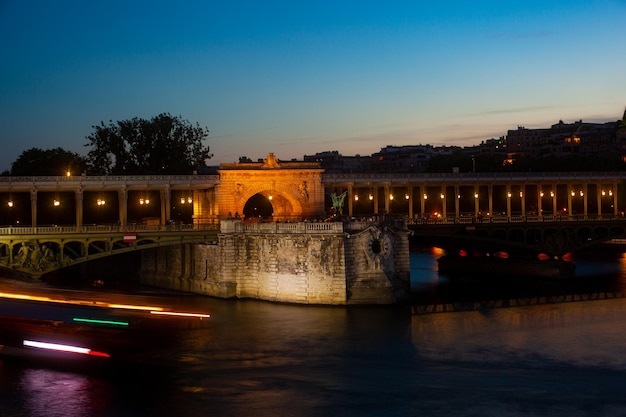 Le Pont de BirHakeim anciennement Pont de Passy