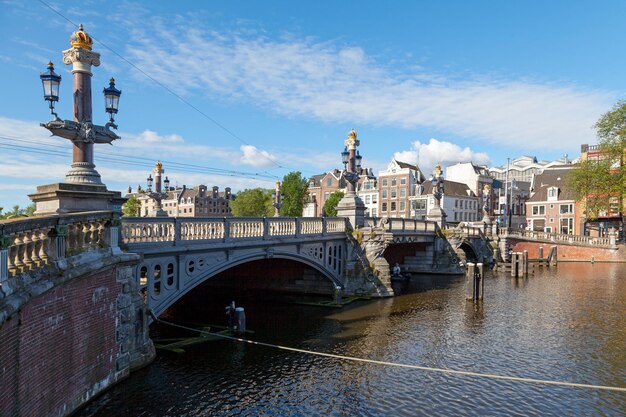 Le pont bleu à Amsterdam