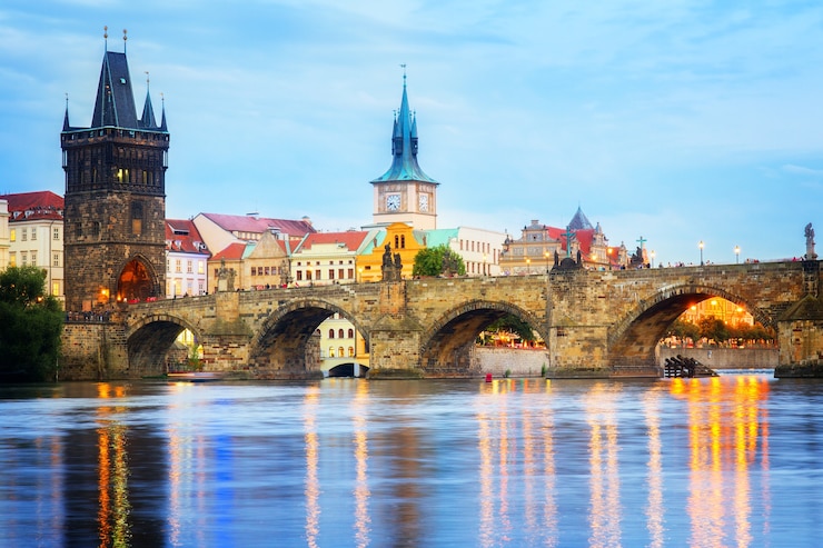 Photo pont charles au crépuscule, prague république tchèque, tonique