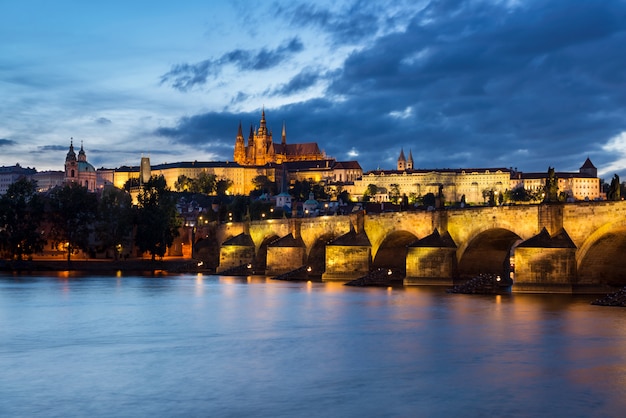 Pont Charles de nuit