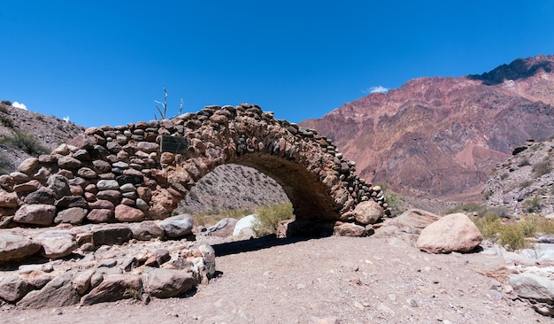 Pont colonial de Picheuta en Argentine