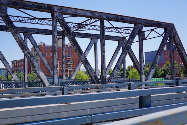 Photo le pont contre le ciel dégagé