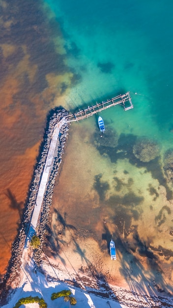 Pont dans la mer des Caraïbes