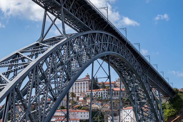 Pont Dom Luise I sur le fleuve Douro, ville de Porto du Portugal