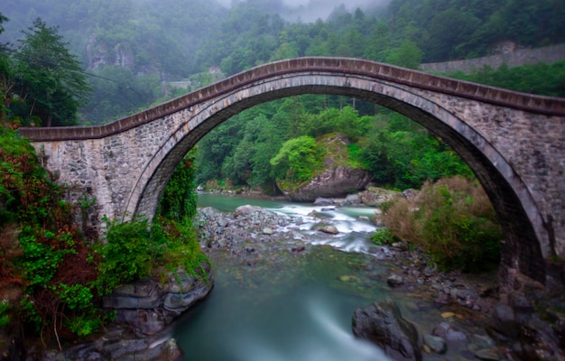 Pont à double arc cifte kemer kopru à Arhavi Artvin Turquie