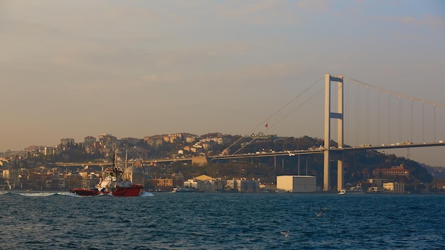 Photo le pont du bosphore reliant l'europe et l'asie