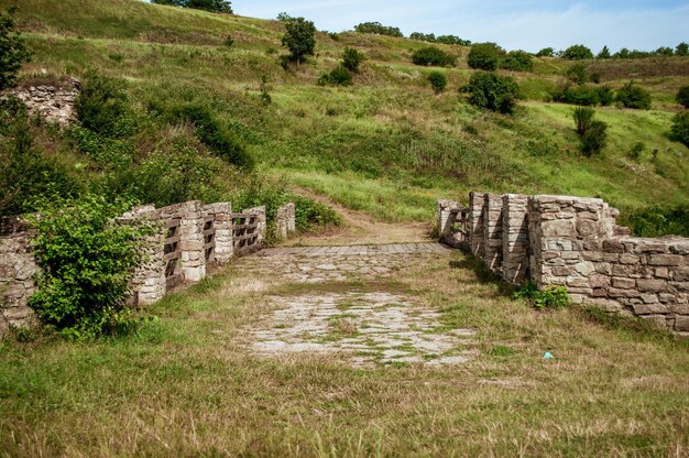 Pont du château fort de Khotyn en Ukraine L'une des sept merveilles de l'Ukraine Château médiéval