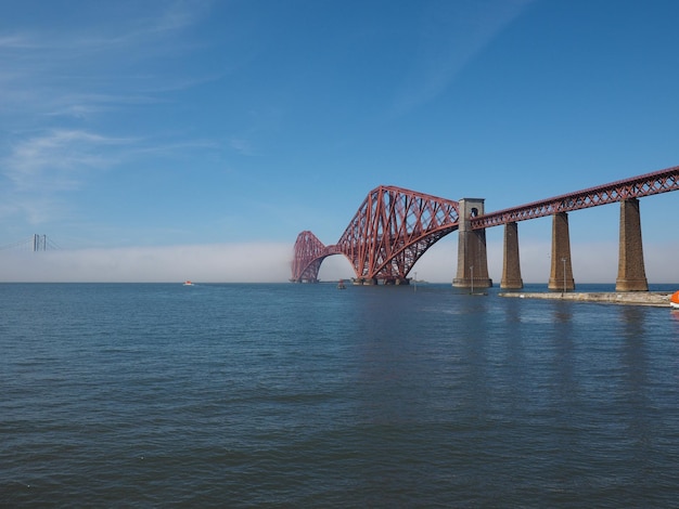 Pont du Forth sur le Firth of Forth à Édimbourg