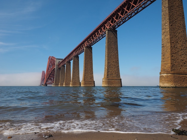 Pont du Forth sur le Firth of Forth à Édimbourg