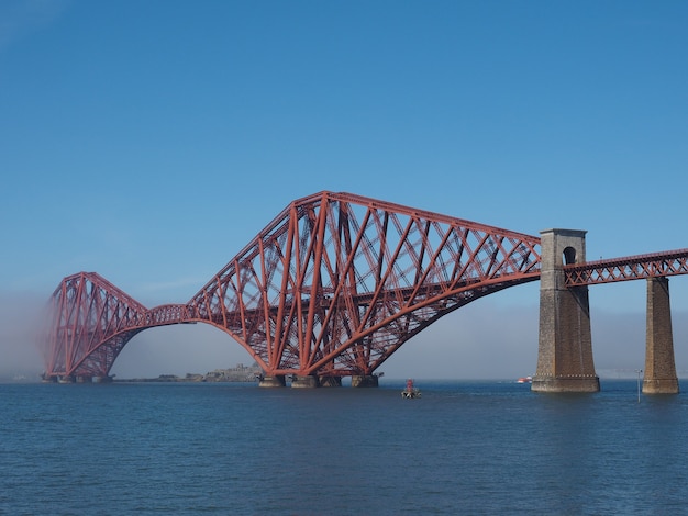 Pont du Forth sur le Firth of Forth à Édimbourg