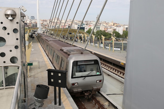 Pont du métro Golden Horn à Istanbul