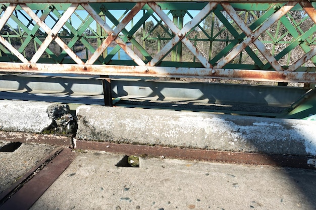 Pont enjambant la rivière Feather à Oroville en Californie