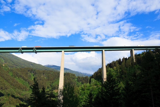 Le pont Europa près d'Innsbruck Le pont le plus haut d'Europe