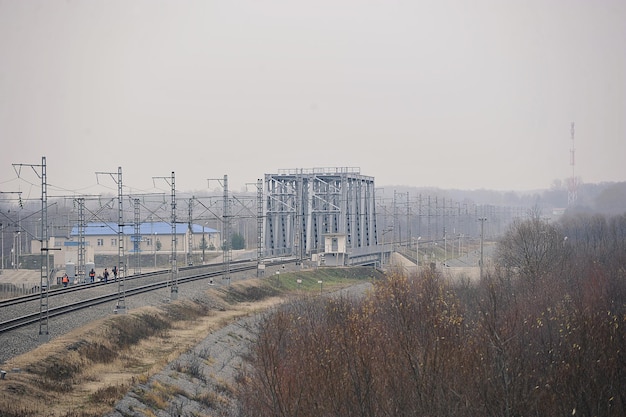 Pont ferroviaire sur la rivière Nerl dans le district de Bogolyubovo