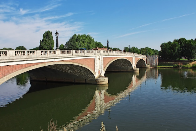 Le pont de Hampton cort city, Angleterre
