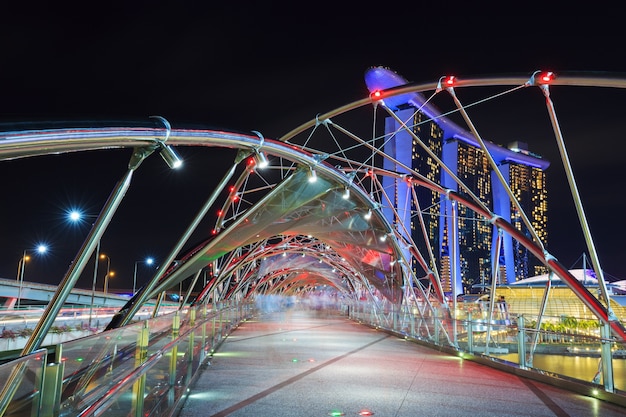 Photo pont de l'hélice la nuit à singapour