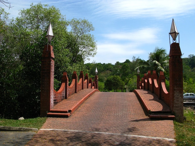 Le pont sur l'île de Langkavi en Malaisie