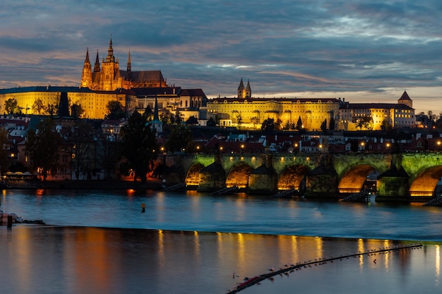 Photo le pont de karlov