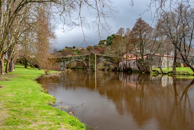 Pont médiéval à Allariz Orense Galice Espagne