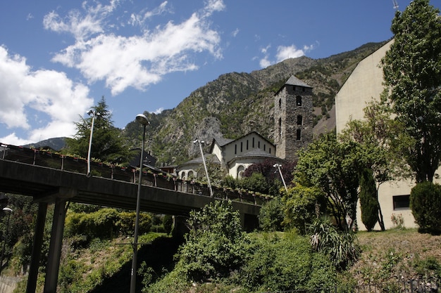 Pont médiéval et église d'Andorre