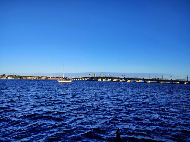 Photo le pont sur la mer