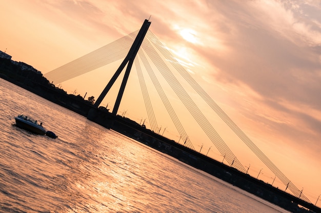 Pont moderne à Riga