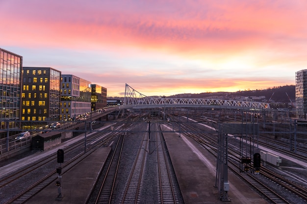 Pont Nordenga à Oslo. Le pont de 306 mètres de long relie BjÃ¸rvika et le centre-ville d'Oslo