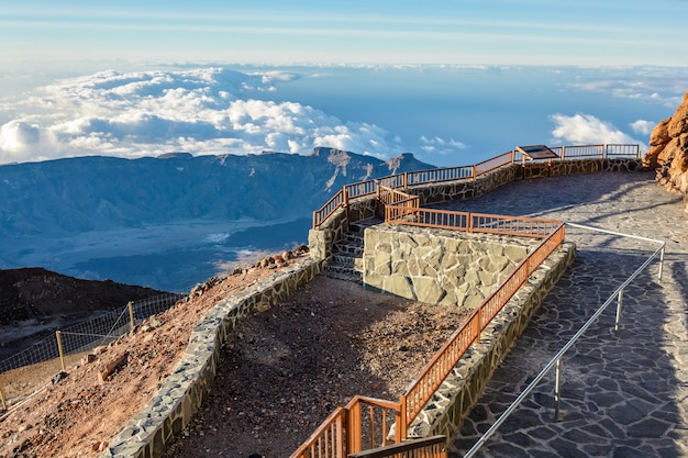 Pont d'observation. Vues insolites au pied du volcan El Taide