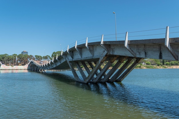 Pont ondulé à Punta del Este Uruguay