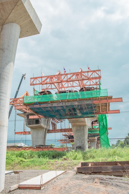 Pont parallèle en constructioncampagnelong pontpéageLa route à l'extérieur