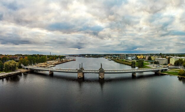 Photo le pont de parnu