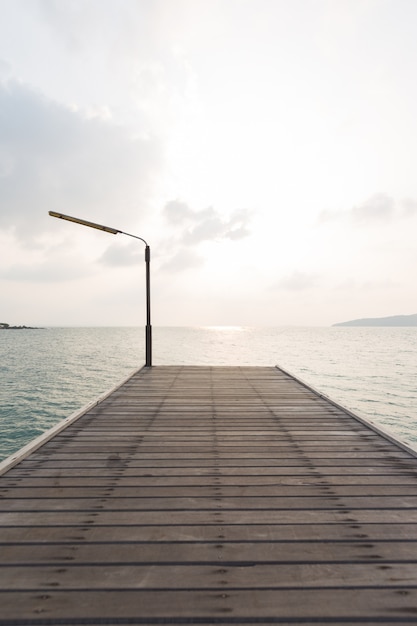 Pont passerelle en mer