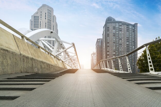 Pont et paysage architectural urbain à Tianjin, Chine