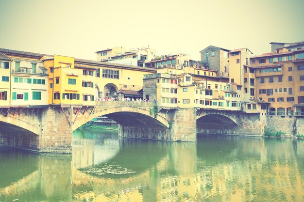 Pont Ponte Vecchio à Florence, Italie. Sépia.