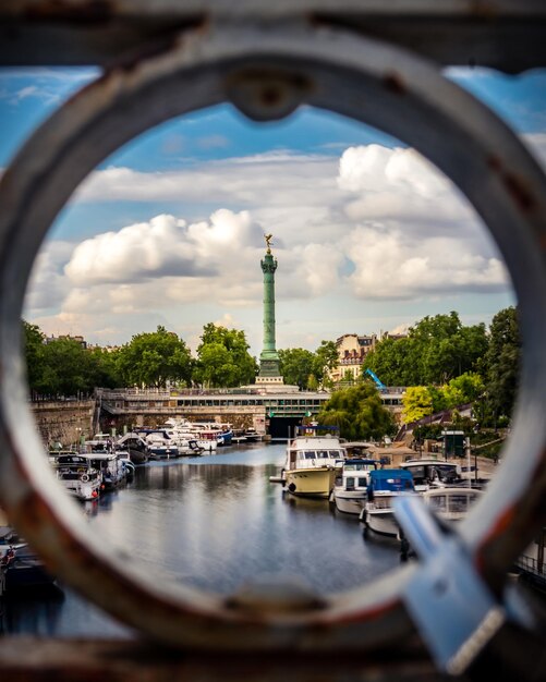 Photo pont sur la rivière dans la ville