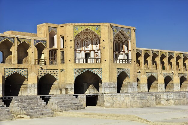 Le pont sur la rivière sèche à Isfahan, en Iran