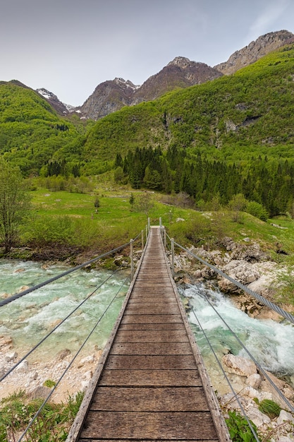 Pont sur la rivière Soca en Slovénie