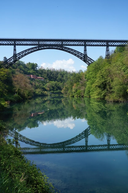 Photo le pont sur la rivière