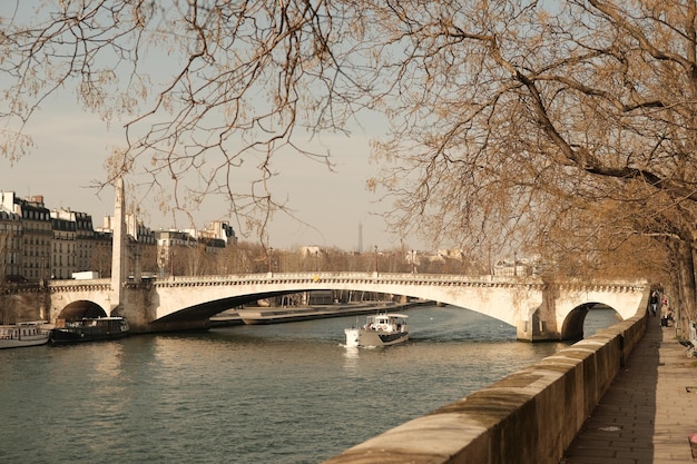 Photo le pont sur la rivière