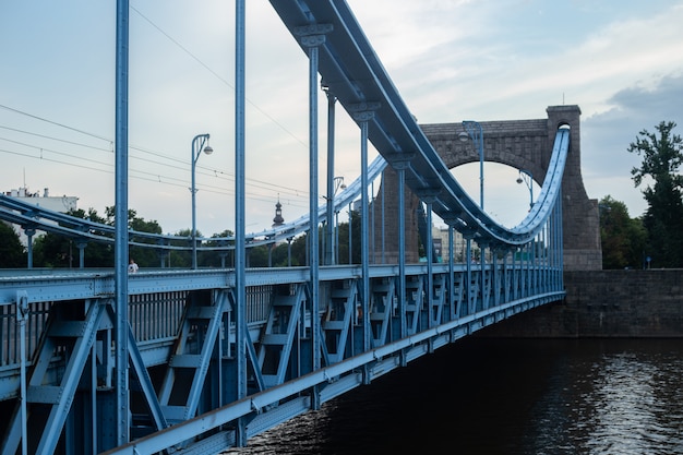 Pont sur la rivière